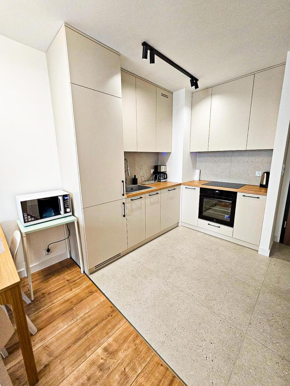 Elegant Two-Room Apartment, Sleeps 4, Near Turon Arena, With Balcony Krakau Exterior foto